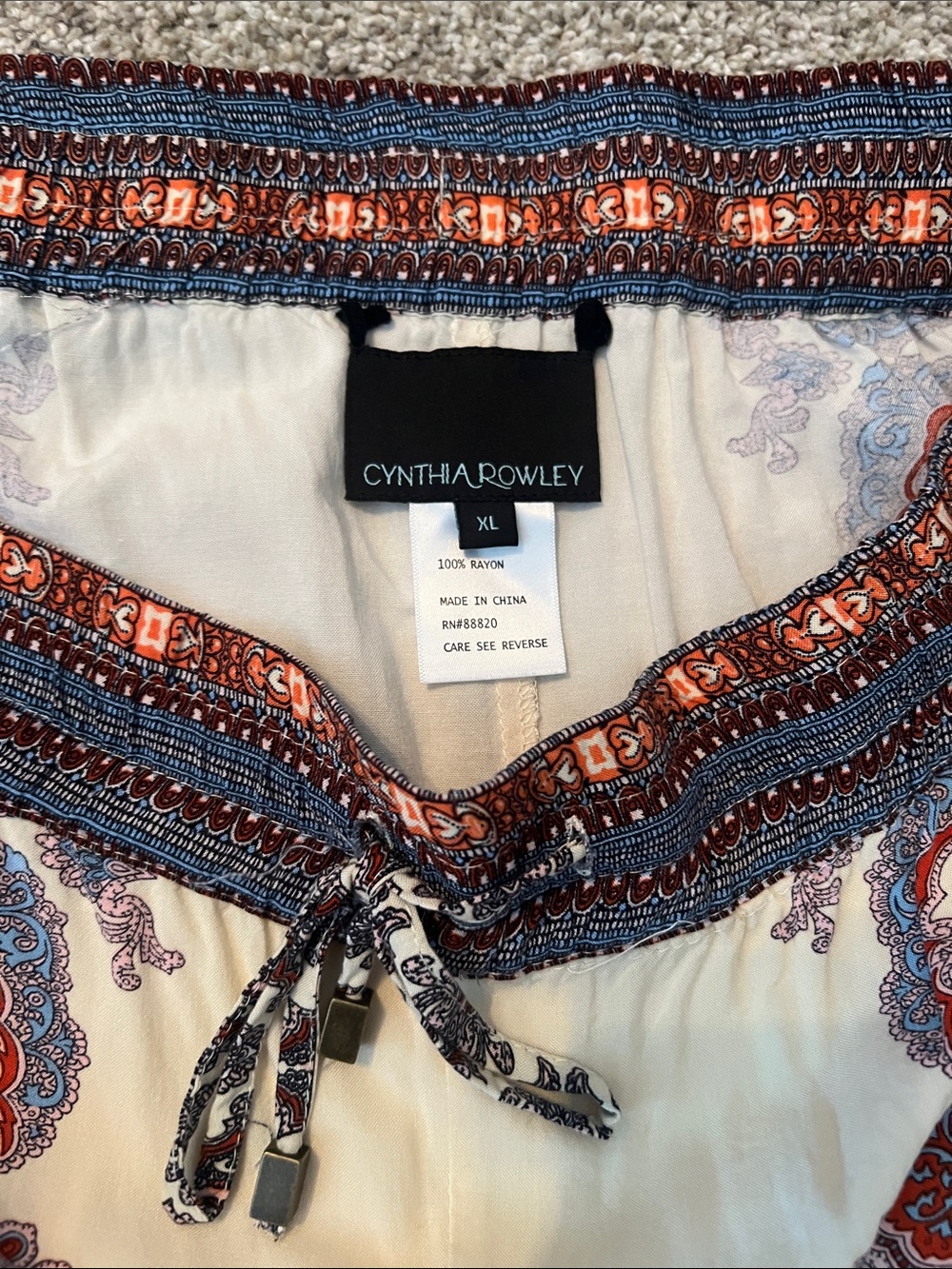 Cynthia Rowley Cream Wide-Leg Pants with Red & Blue Paisley Trim - Picture 3 of 6